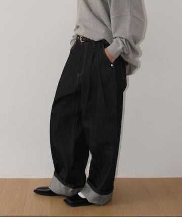 RAW TWO-TUCK WIDE DENIM